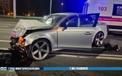 Audi проехал на красный и врезался в такси на ул. Ленина