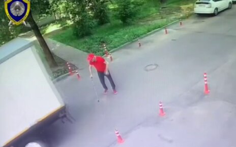 На Я. Коласа водитель грузовика сбил мужчину, двигаясь задним ходом