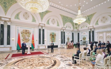 Лукашенко заявил о планах провести серьезную донастройку в системе образования