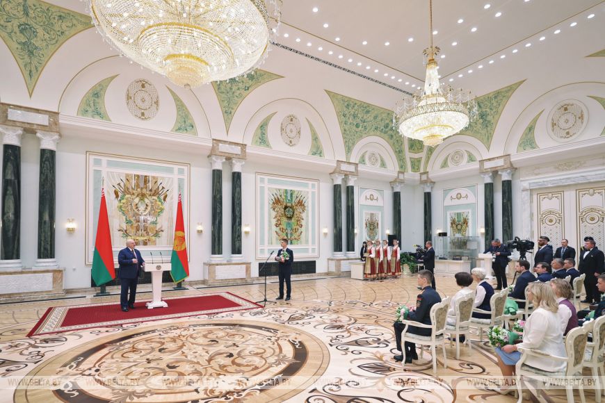 Лукашенко заявил о планах провести серьезную донастройку в системе образования