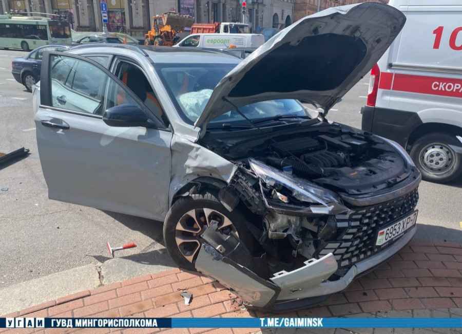 На пр. Независимости две аварии из-за проезда на красный