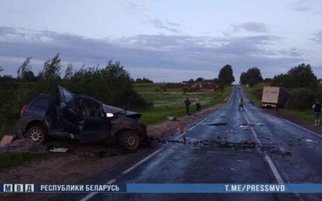 На Витебщине Opel врезался в фуру: двое погибших