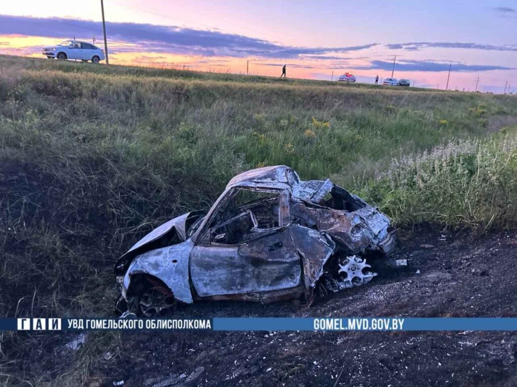 В аварии в Речицком районе погибли два человека и двое детей ранены