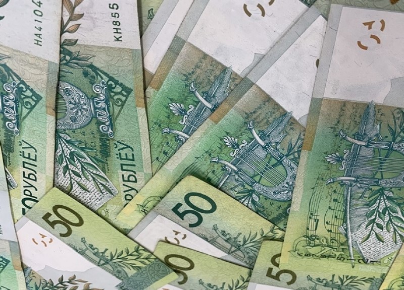 Минчанин передал мошенникам 400 тысяч долларов США