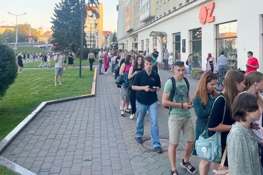 В центре Минска откроют ночной книжный. Обещают распродажи и подарки за пижамный аутфит