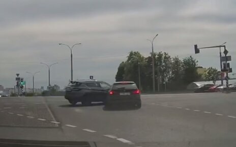 На Притыцкого водитель проехал на красный и совершил ДТП