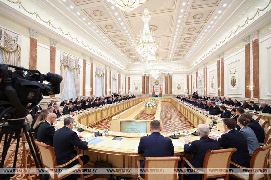 Лукашенко о трудовых мигрантах: готовы принять всех тех, кто хочет работать, уважает наше государство