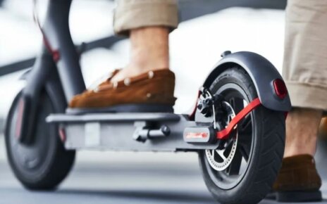 Не только в Минске. В еще одном городе Беларуси ограничили движение самокатчиков