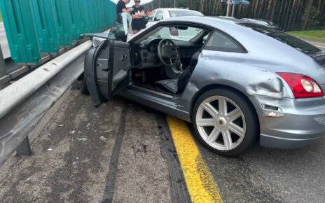 НА МКАД КАМАЗ врезался «Chrysler»