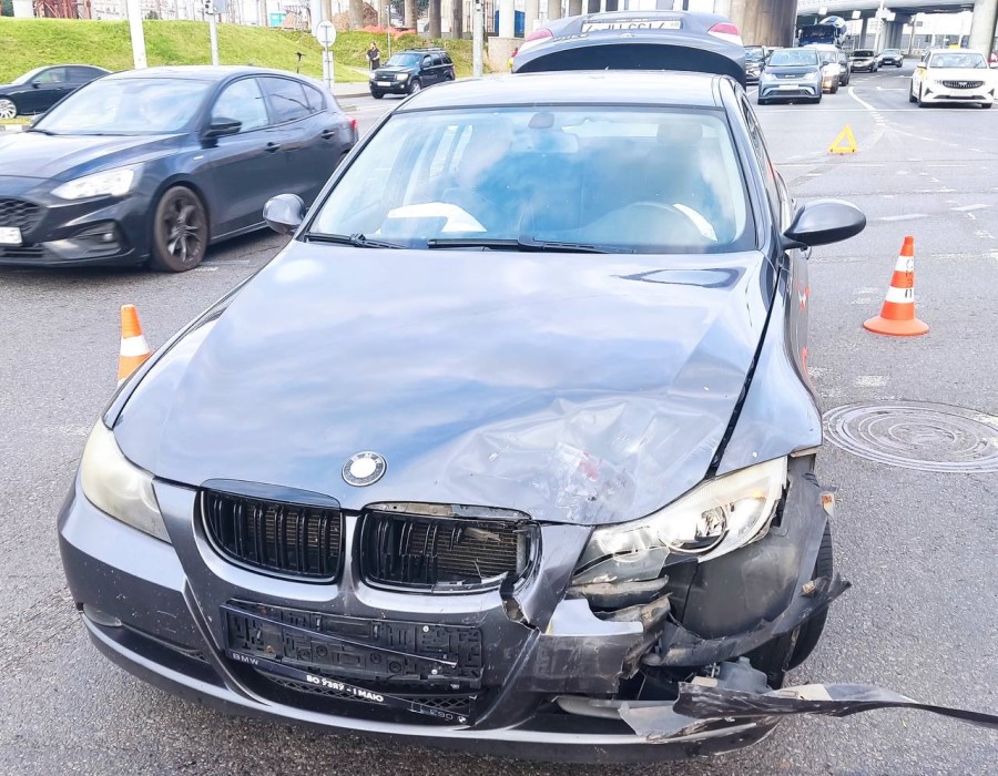 На Московской «Renault» столкнулся с «BMW» (ВИДЕО)