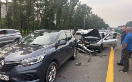 На МКАД авария: «PEUGEOT» врезался в попутный «Renault»