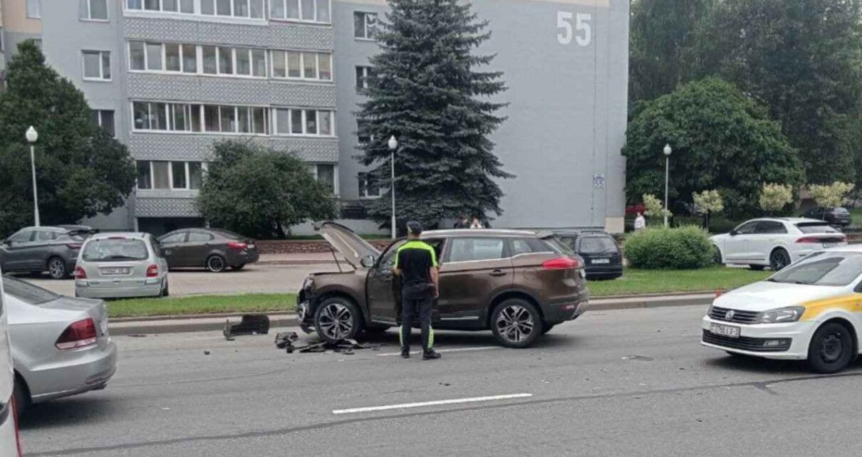 На Пушкина столкнулись «Geely» и «BYD»