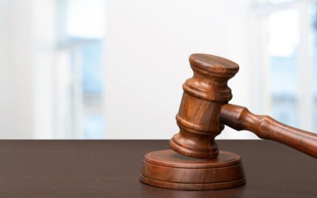 В Витебске пассажир выпал из автобуса и погиб