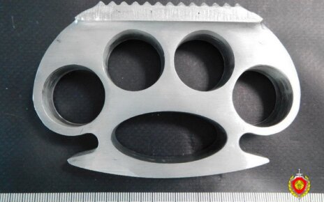 В аэропорту Минска у пассажира изъяли кастет