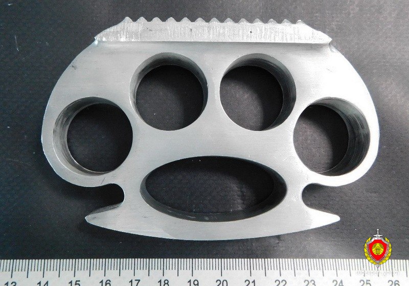 В аэропорту Минска у пассажира изъяли кастет