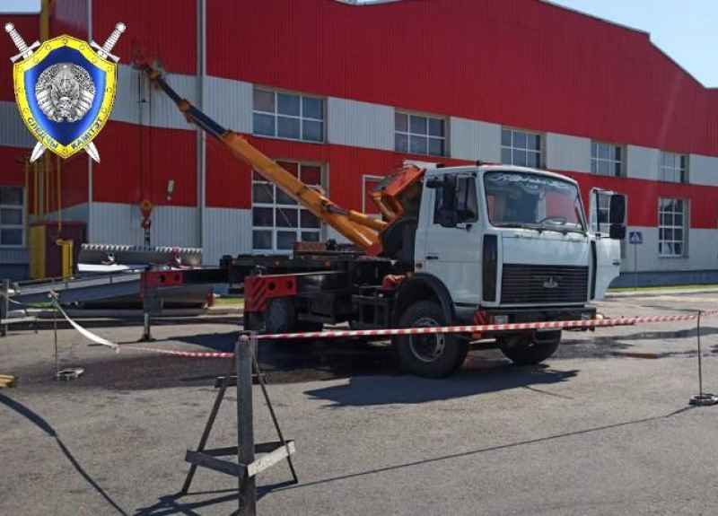 "Кабина оторвалась". В Шклове погиб водитель автокрана