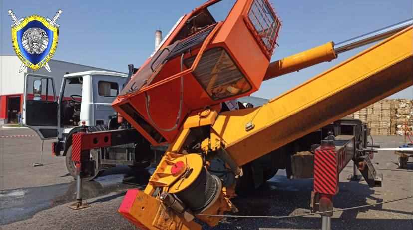 "Кабина оторвалась". В Шклове погиб водитель автокрана