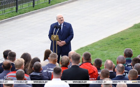 Лукашенко дал совет, как не болеть: ходить босиком и заниматься спортом