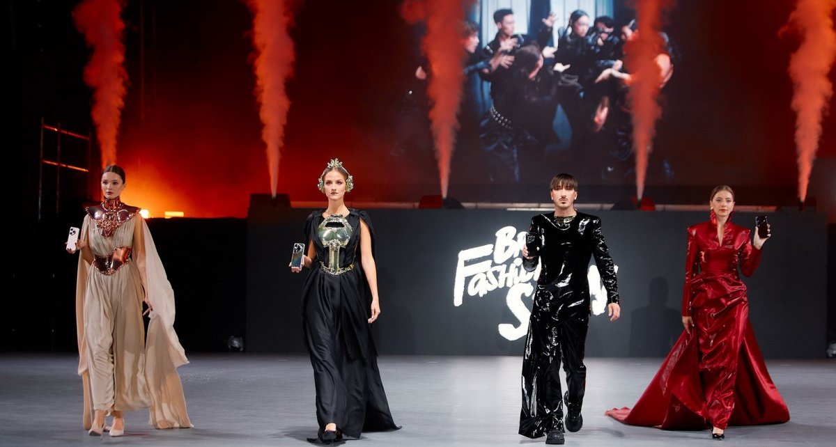 Белорусские дизайнеры представили коллекцию одежды, вдохновленную флагманской серией смартфонов Huawei Pura 80