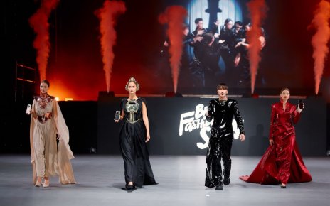 Белорусские дизайнеры представили коллекцию одежды, вдохновленную флагманской серией смартфонов Huawei Pura 80