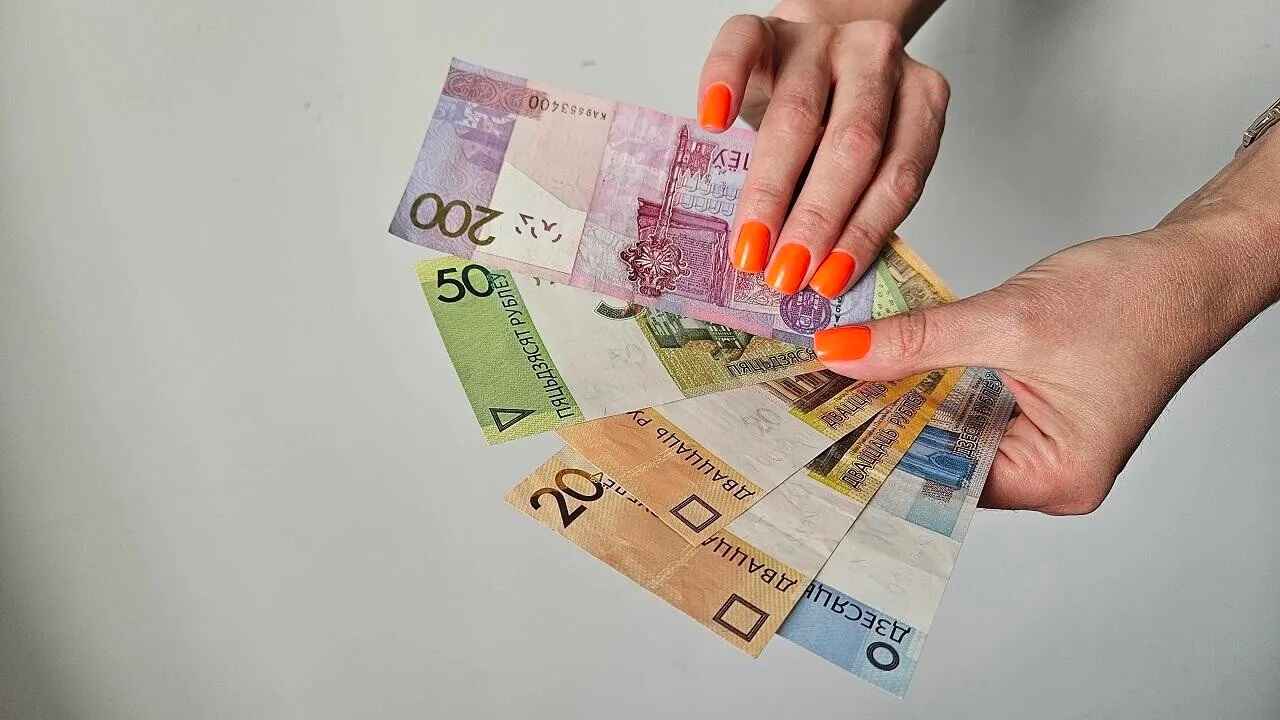 Бюджетники получат повышение зарплат в 2026 году. Что говорят в Минфине?