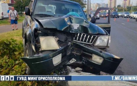 На Янки Брыля ДТП: внедорожник «Toyota» врезался в столб