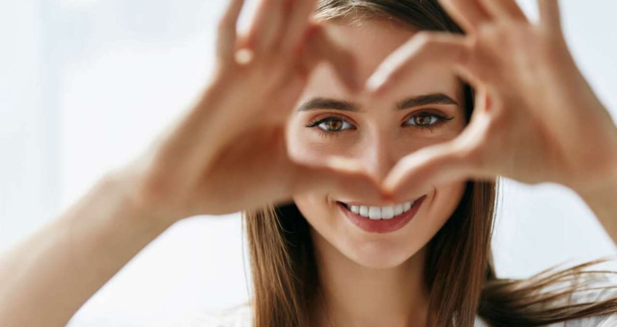 Правила ухода за кожей век: секреты молодости и красоты