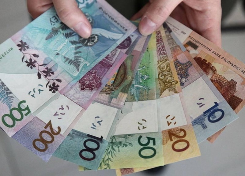 Названы самые высокооплачиваемые сферы в Минске - до 6.7 тысяч рублей