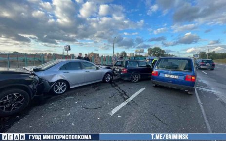На кольцевой столкнулись семь автомобилей из-за несоблюдения дистанции