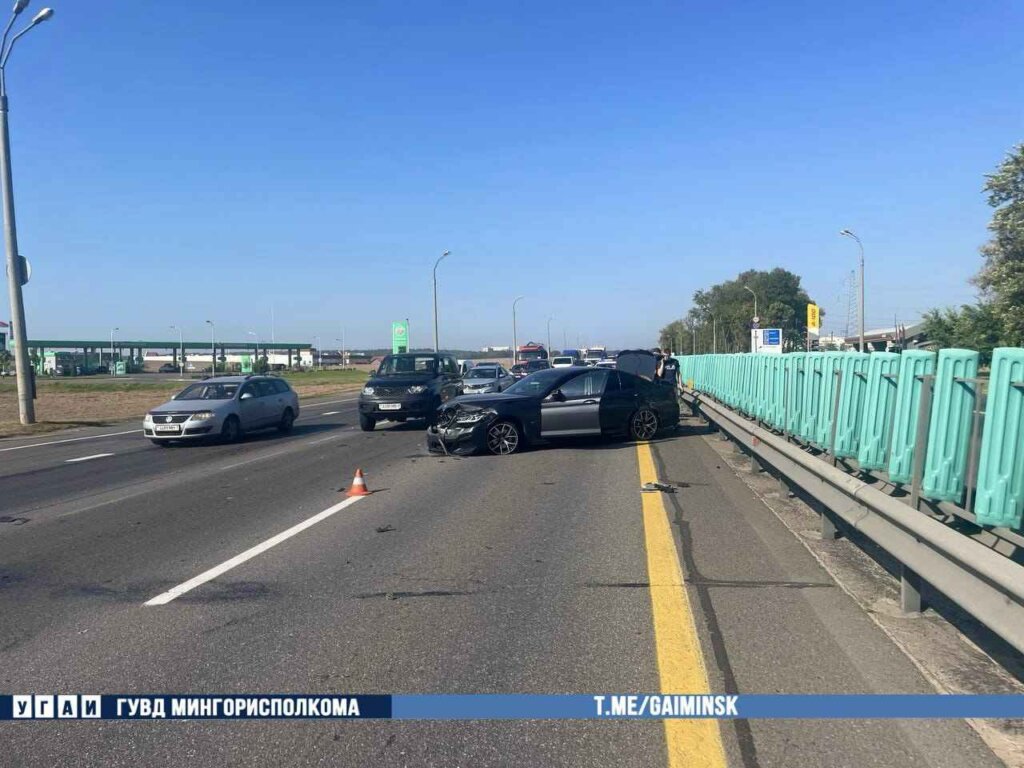 На МКАД авария с фурой и легковушкой (ВИДЕО)