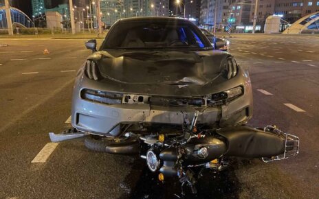 Мотоциклист проехал на красный и утроил аварию на Игуменском тракте