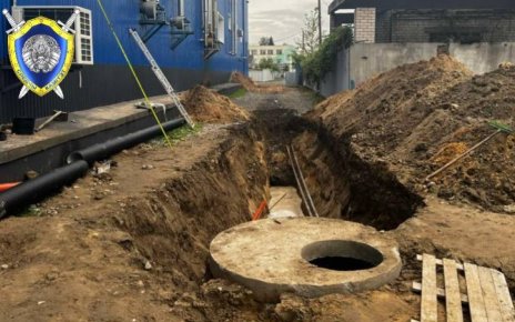 В Бобруйске рабочего засыпало грунтом в траншее