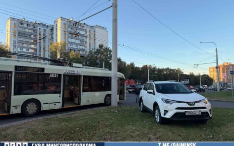 На проспекте Пушкина «Toyota» столкнулась с троллейбусом