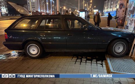 В Минске BMW сбил девушку и врезался в киоск (ВИДЕО АВАРИИ)