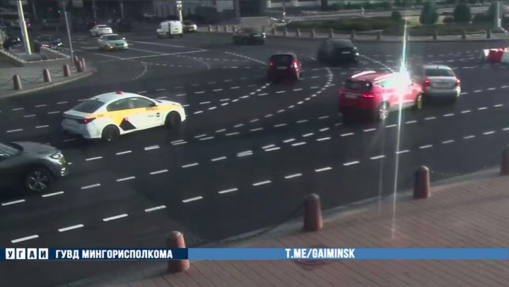 Два каршеринговых авто столкнулись на перекрестке в столице