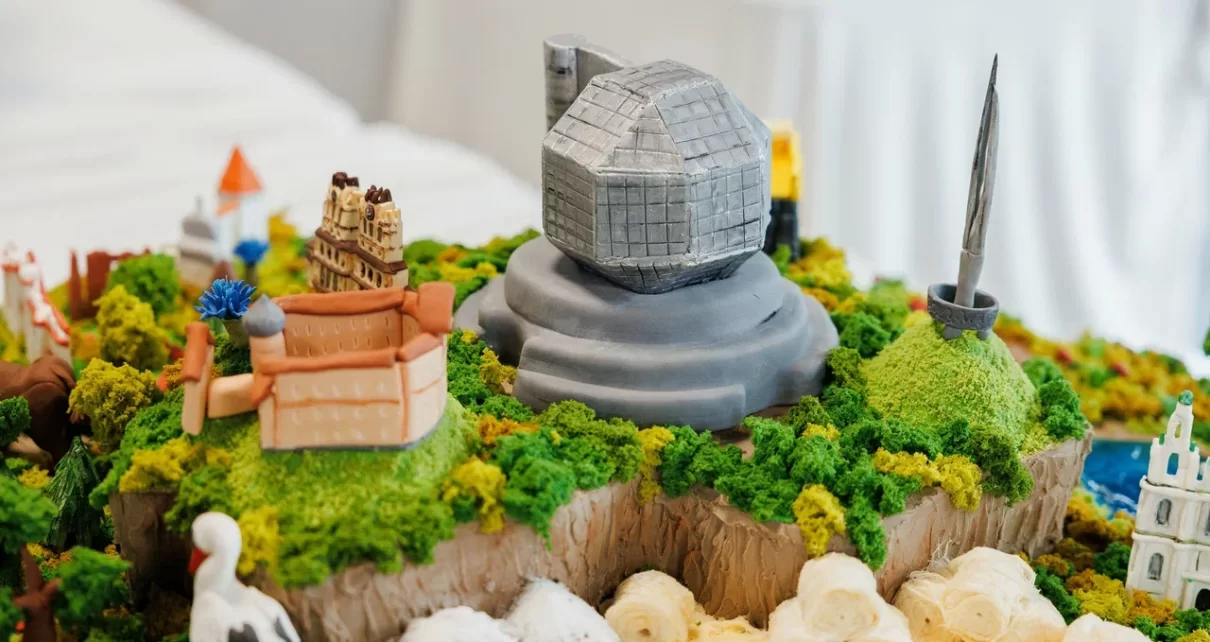 В Минске создали торт-шедевр в виде карты Беларуси с достопримечательностями