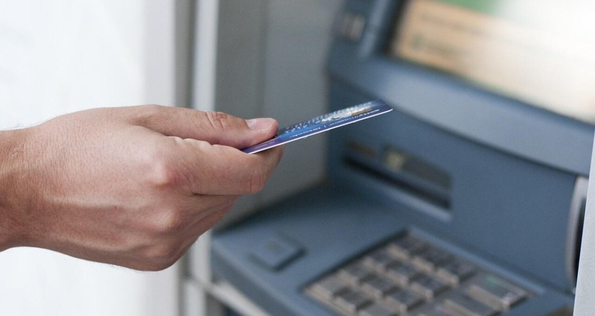 Новые ограничения на операции с платежными картами анонсировал "Беларусбанк"