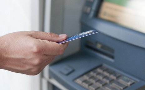 Новые ограничения на операции с платежными картами анонсировал "Беларусбанк"