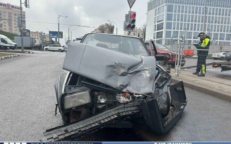 Поворот в запрещенном месте привел к аварии на улице Московской (ВИДЕО)