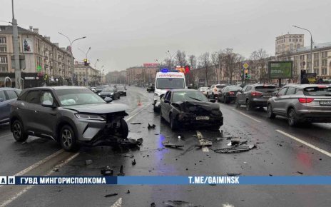 Лобовая авария на Независимости: водитель уснул за рулем