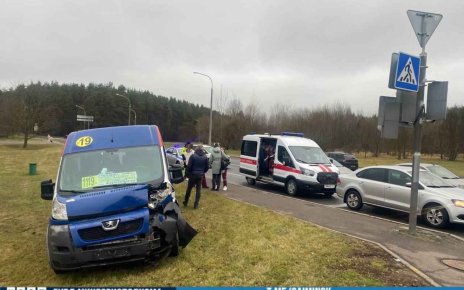 В Минске маршрутка попала в аварию (ВИДЕО)