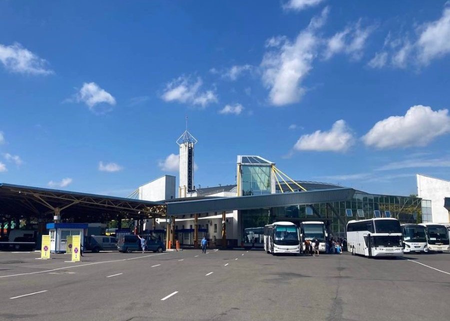 В шесть раз возросла очередь из легковых авто в пункте пропуска «Брест» в Польшу