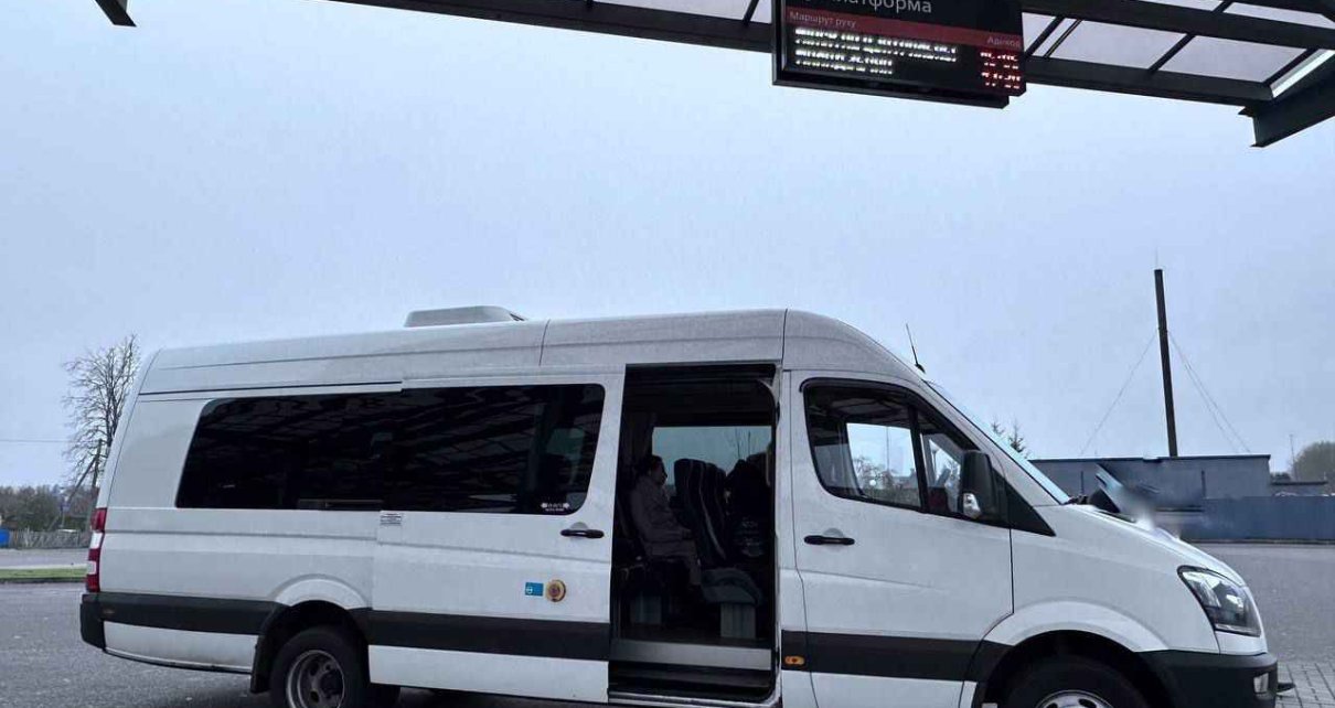 С 1 ноября все маршрутки категории М2 обязаны принимать безналичные платежи