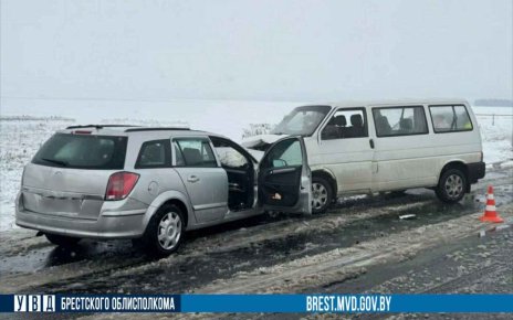 В лобовой аварии на Брестчине погибла женщина-пассажир