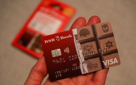 БСБ Банк первым в стране запустил продажу банковских карт в супермаркетах и на АЗС