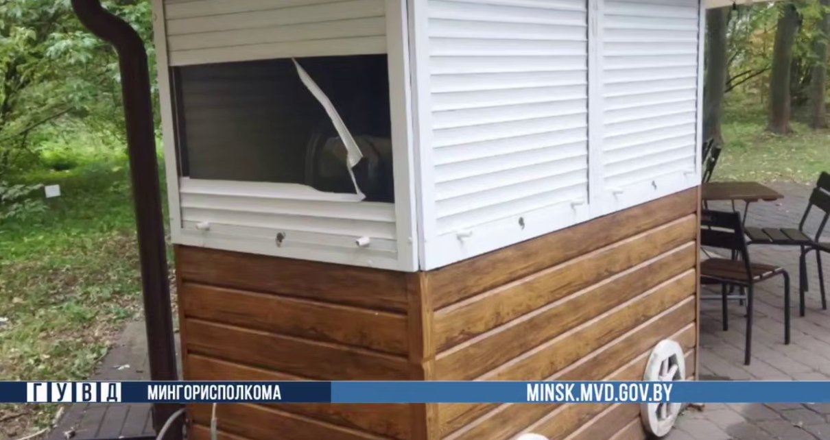 Из столичного мини-кафе украли 1700 рублей из кассы