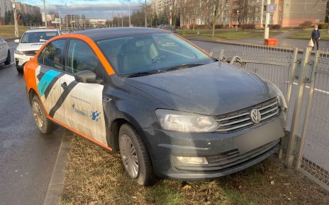 На Рокоссовского каршеринг попал в аварию