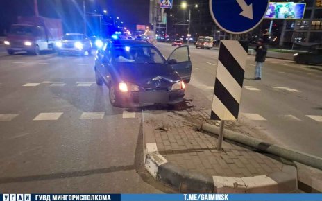 На Кижеватова «Mitsubishi» врезался в светофор