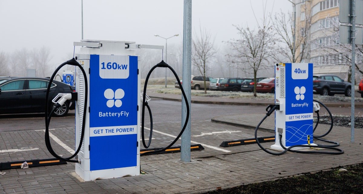 В Минске запустили сверхбыстрые станции формата «у дома» с зарядкой электромобиля за 20 минут
