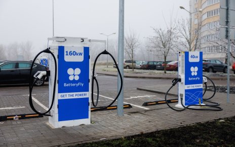 В Минске запустили сверхбыстрые станции формата «у дома» с зарядкой электромобиля за 20 минут